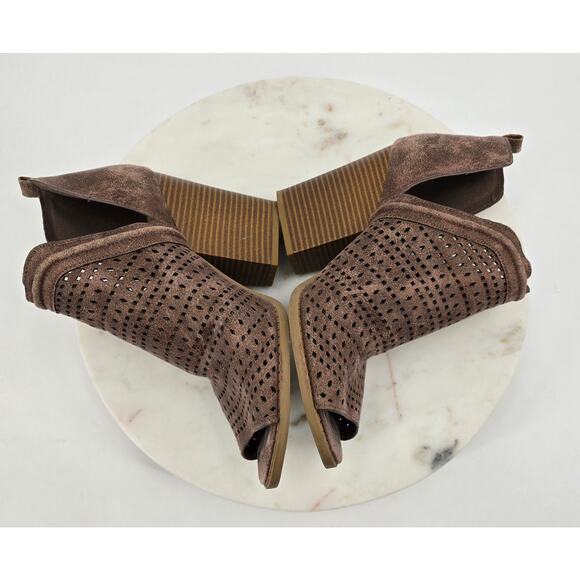 Qupid Barnes Rose Brown Perforated Peeptoe Boots - Picture 6 of 7